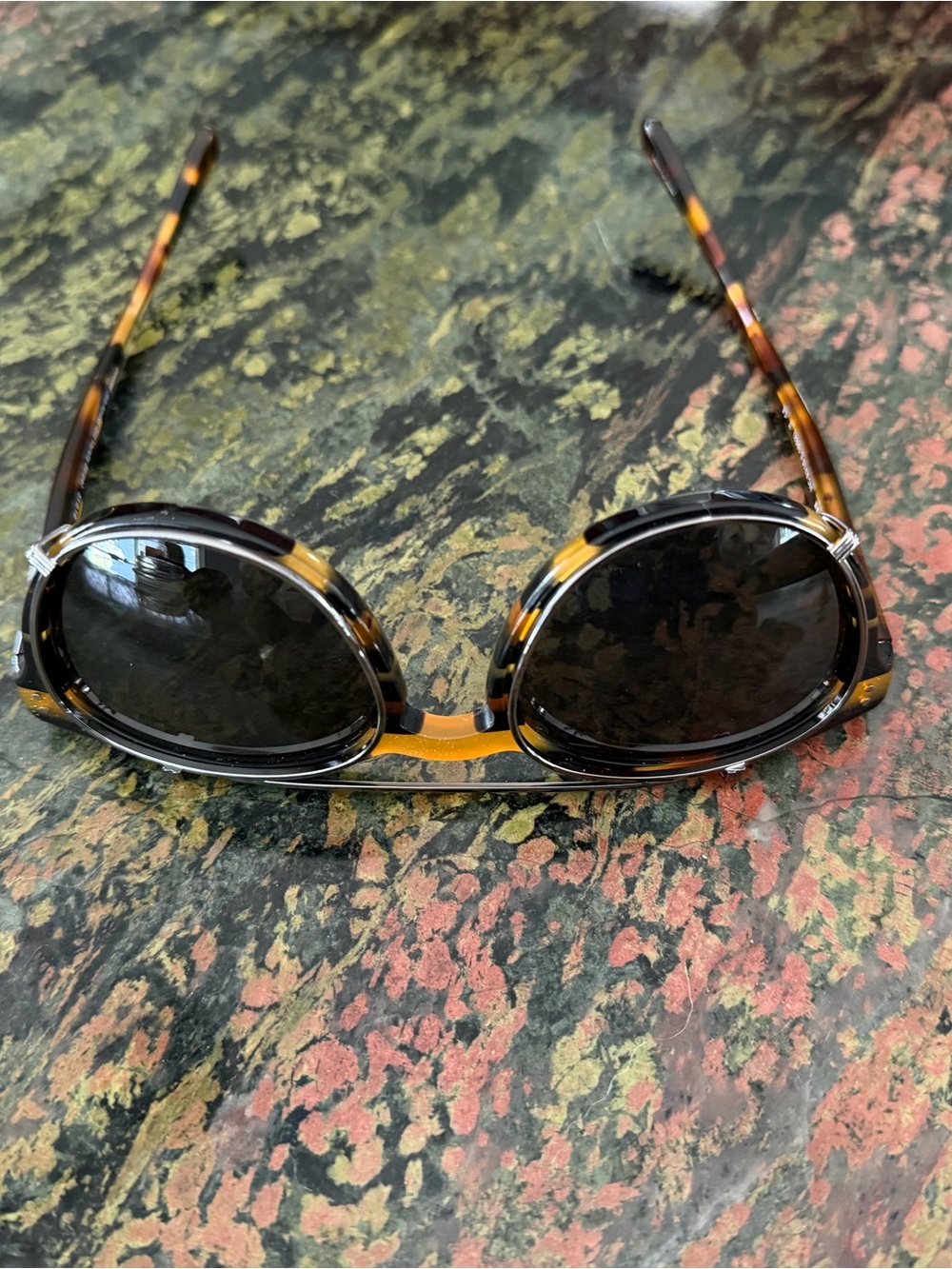COACH woman’s Black and Silver Aviator Sunglasses - Picture 10 of 10
